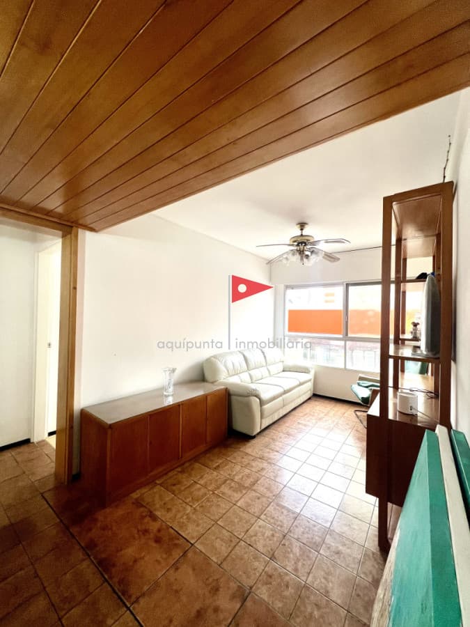 Apartamento ID.139 - Oportunidad de negocio! Apartamento de 2 dormitorios y 2 baños con bajos gastos!