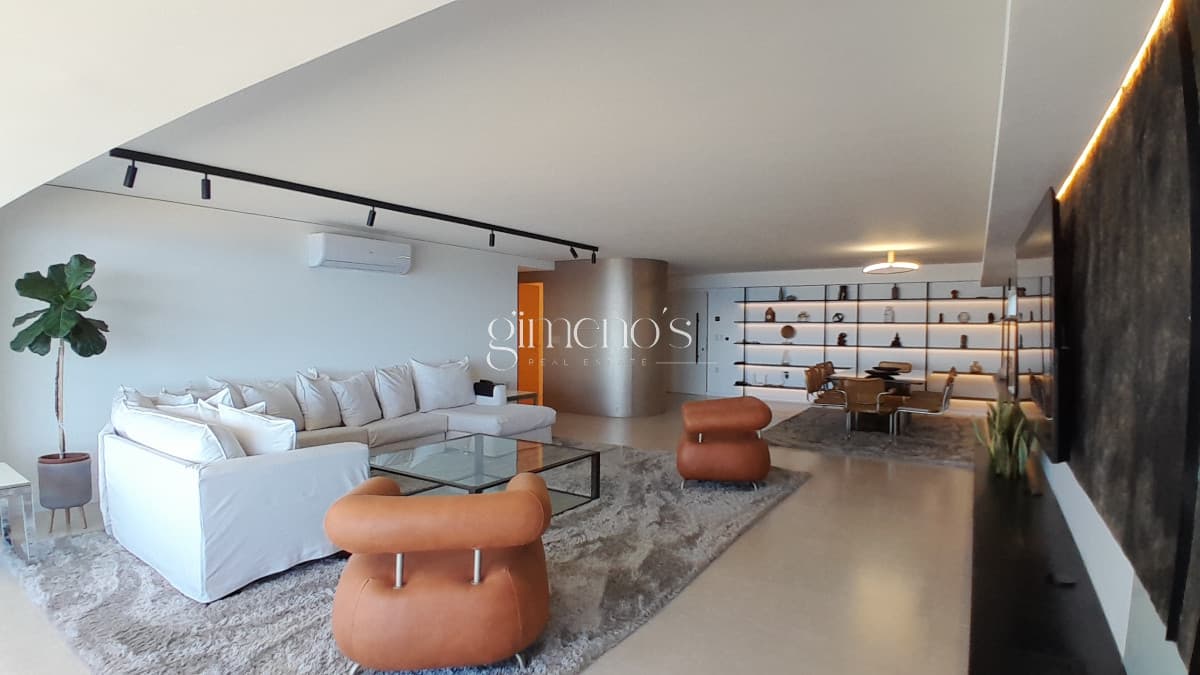 Amplio apartamento en Primera línea de playa brava. PUNTA del Este. Alquiler de verano