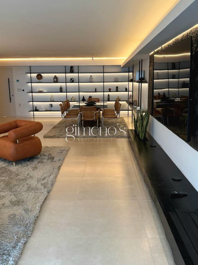 Amplio apartamento en Primera línea de playa brava. PUNTA del Este. Alquiler de verano