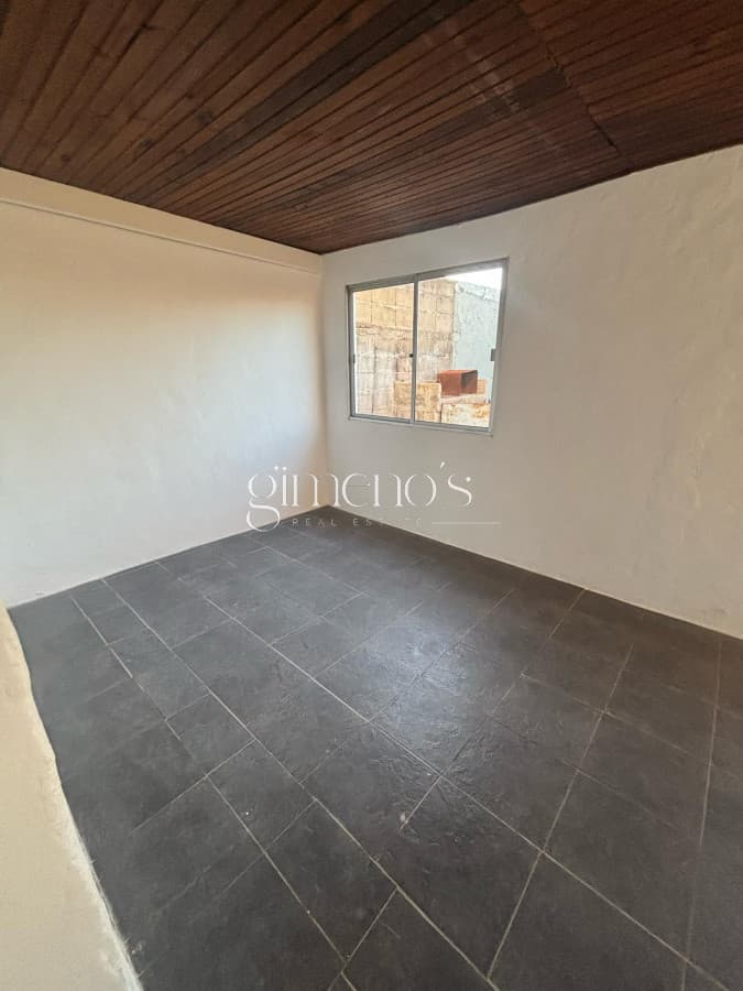 Casa de 1 dormitorio y medio, con patio. A pocas cuadras del centro de Maldonado.