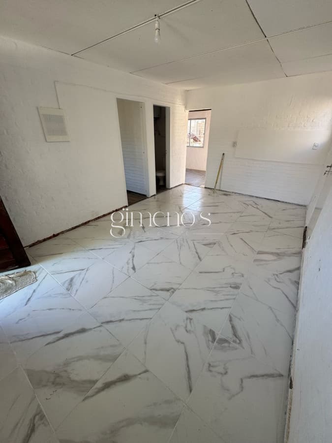 Casa de 1 dormitorio y medio, con patio. A pocas cuadras del centro de Maldonado.
