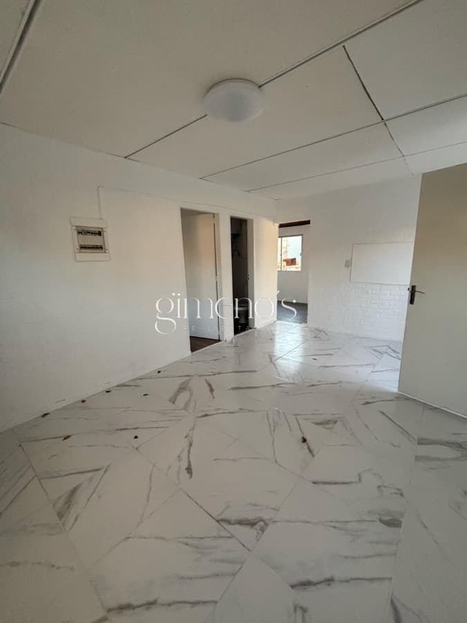 Casa de 1 dormitorio y medio, con patio. A pocas cuadras del centro de Maldonado.