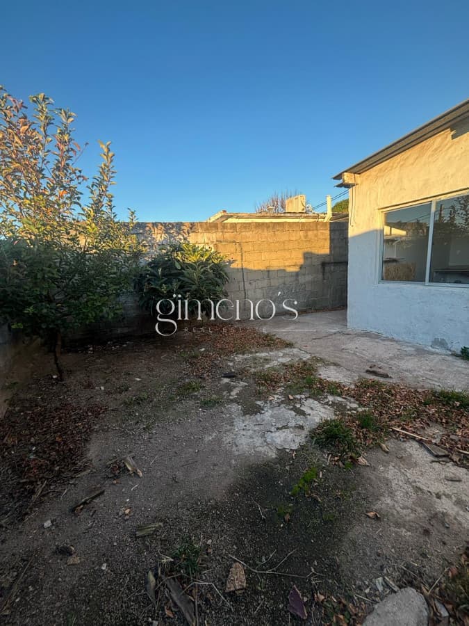 Casa de 1 dormitorio y medio, con patio. A pocas cuadras del centro de Maldonado.