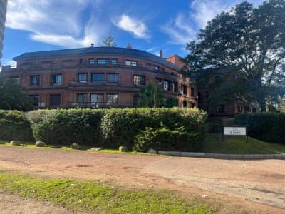 Apartamento moderno 3 dormitorios vista al mar piscina climatizadae Roosevelt Punta del Este