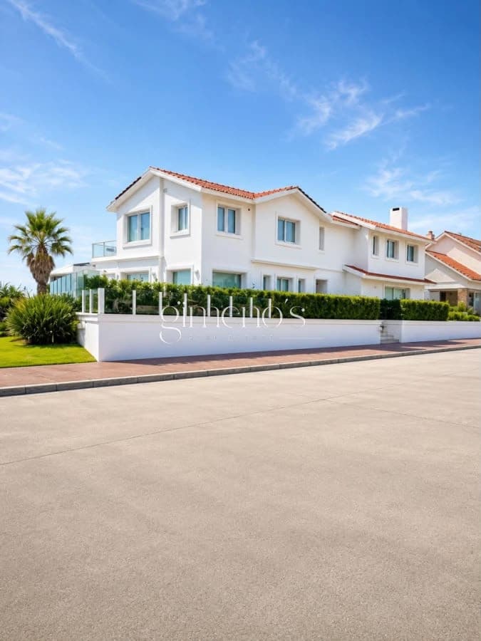 GRAN CASA EN VENTA, PRIMERA LÍNEA