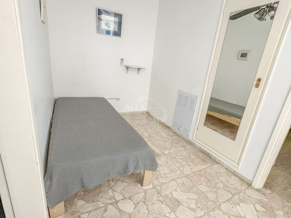 Punta del Este, APTO de 1 dormitorio y medio muy bien ubicado sobre Av. Gorlero, frente a la plaza y a metros del Puerto.