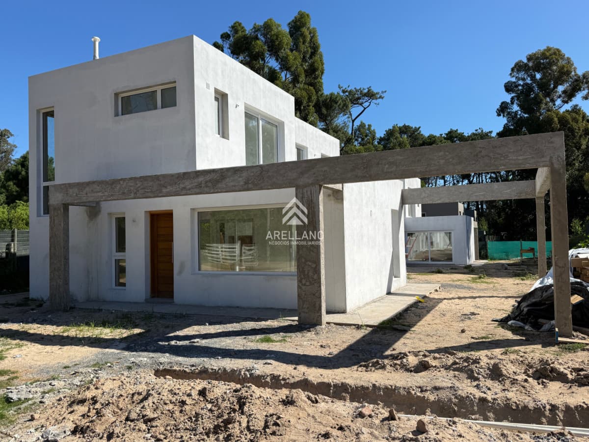 Casa ID.5549 - Venta casas a estrenar en Parque Burnett