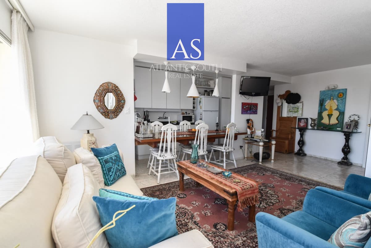 Apartamento en venta de 2 dormitorios + 2 baños . Reciclado con garage