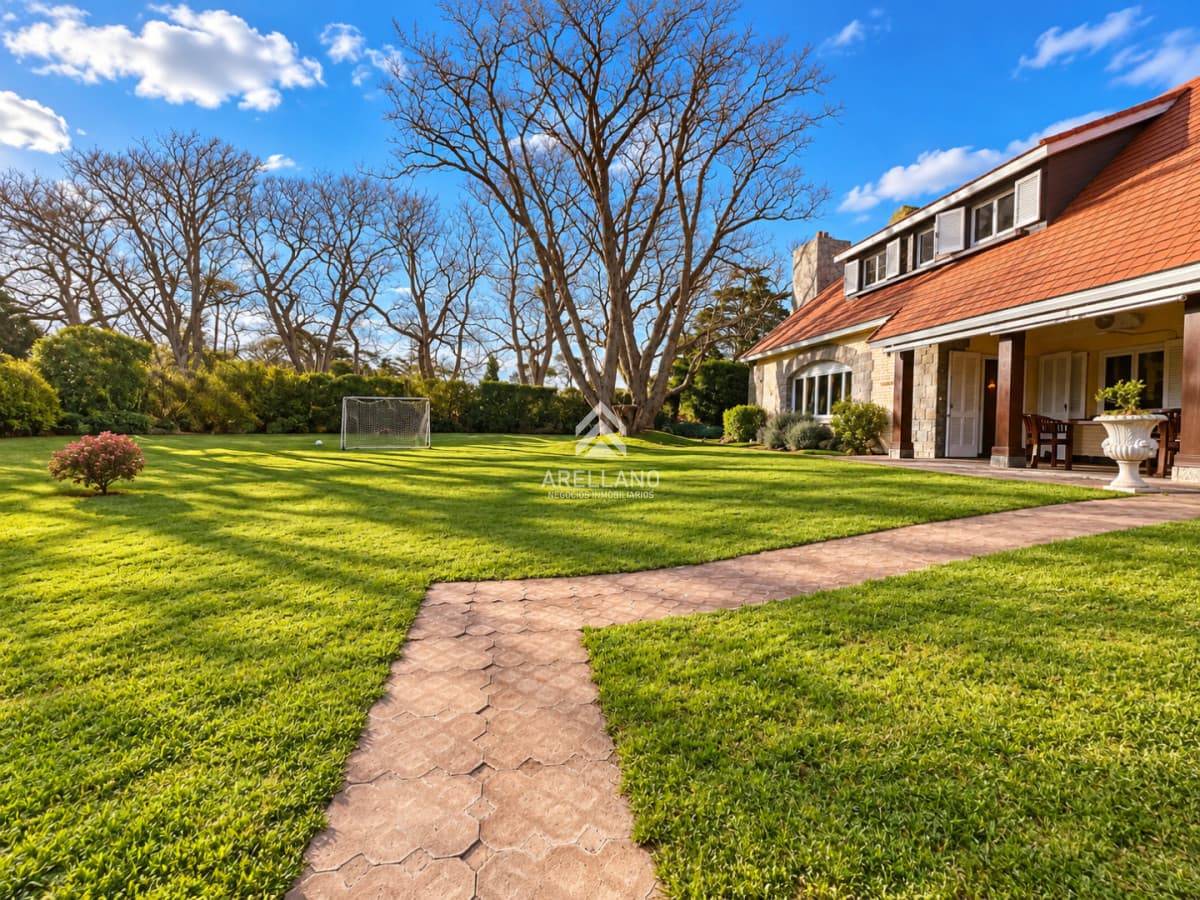 Casa ID.6967 - Casa en venta playa mansa Punta del Este