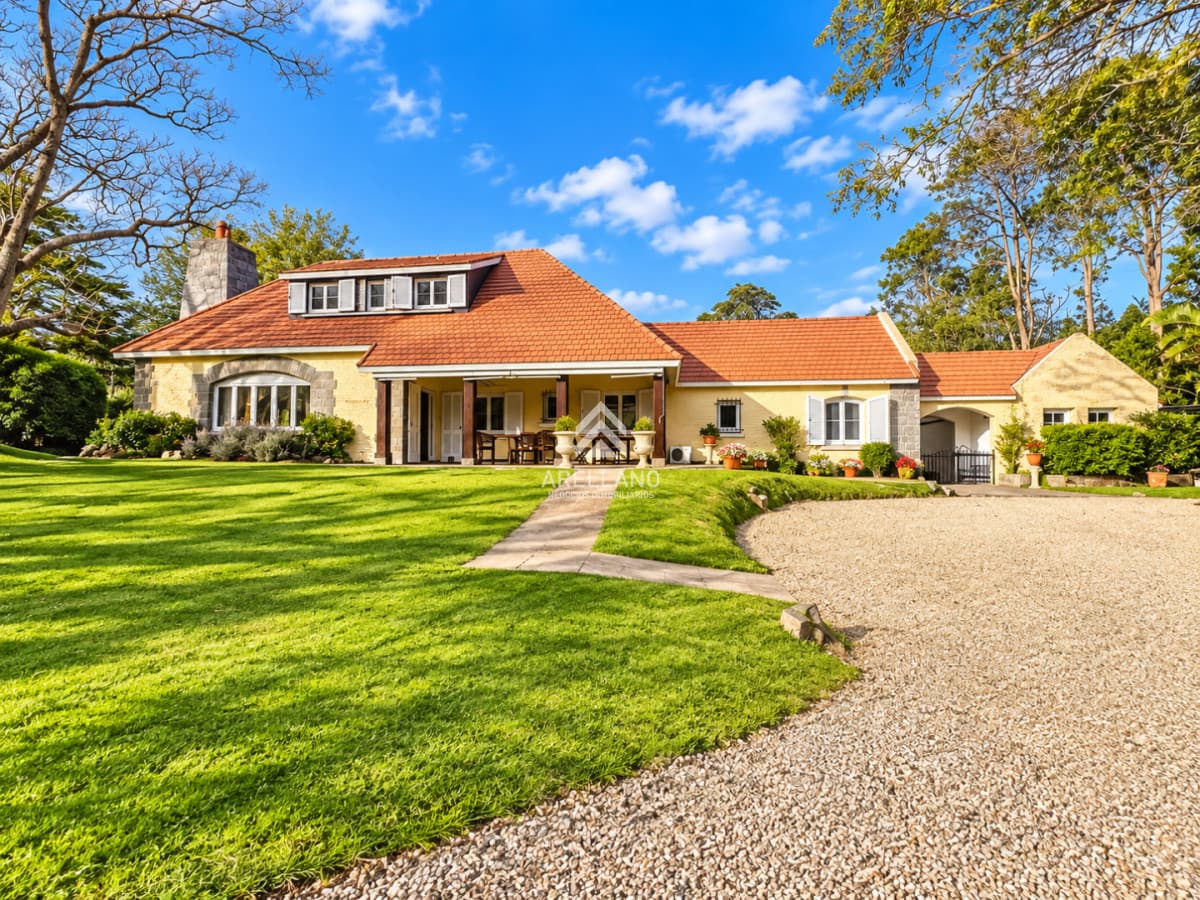 Casa ID.6967 - Casa en venta playa mansa Punta del Este