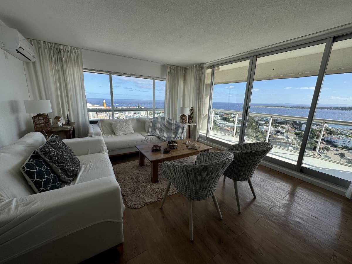 Apartamento ID.2940 - Apartamento en venta de 3 dormitorios en Punta del Este
