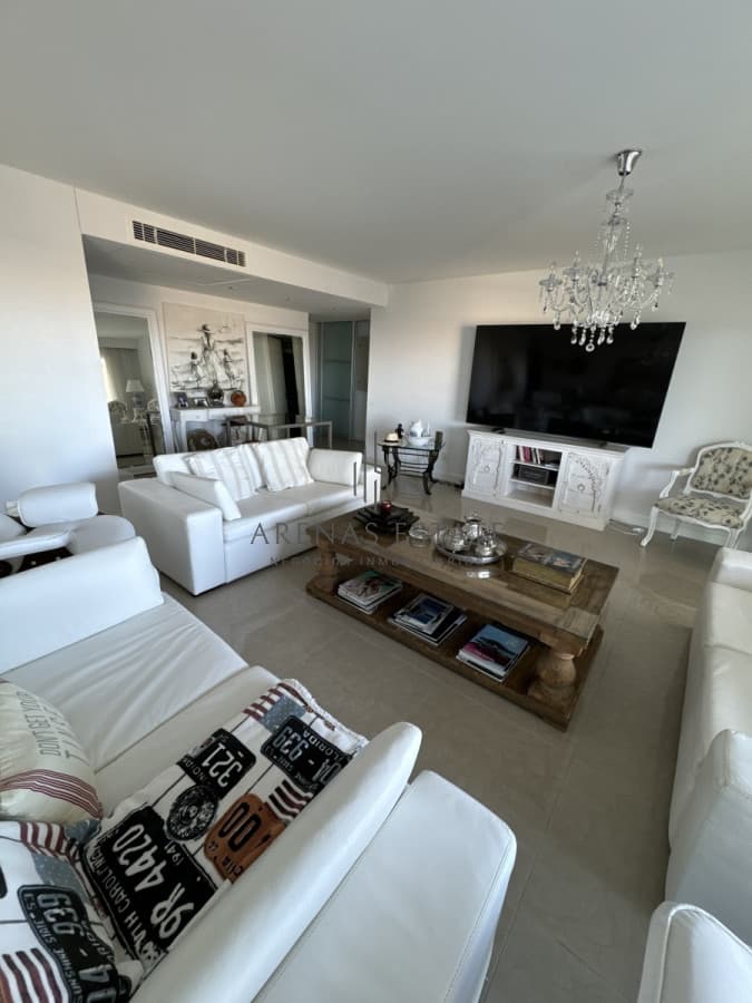 Apartamento ID.2989 - Apartamento de 3 dormitorios y dependencia de servicio en primera linea de la Mansa