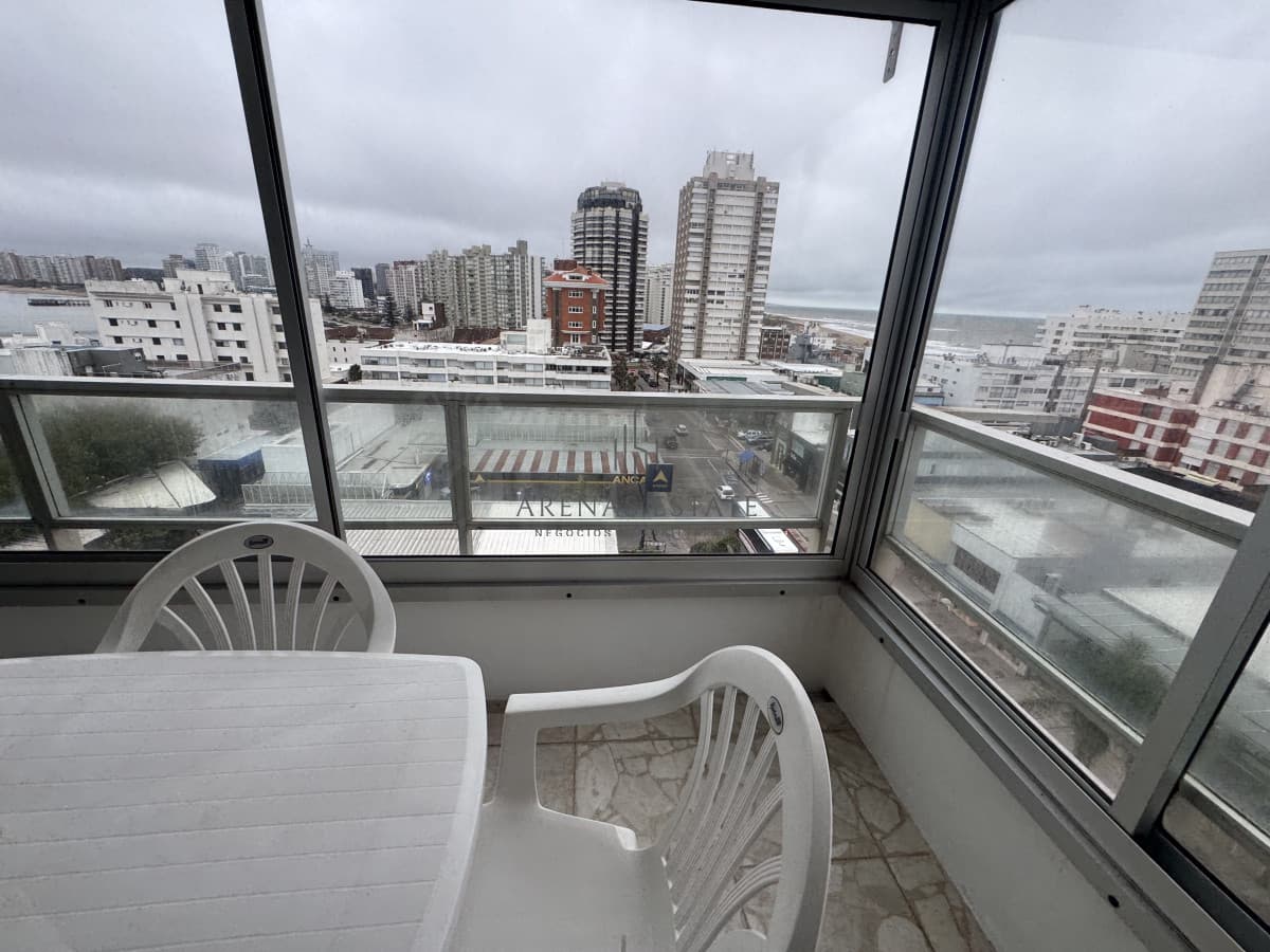Apartamento ID.3926 - Apartamento de 2 dormitorios más dependencia  en venta en Punta del Este