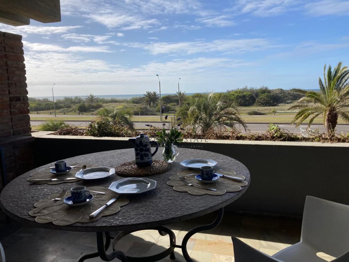 Apartamento ID.2023 - Apartamento en venta de 3 dormitorios en  Punta del Este, zona Brava