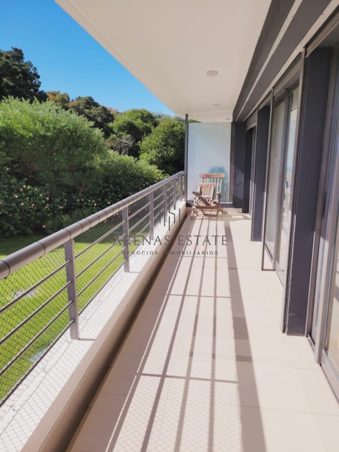 Apartamento de 3 dormitorios en alquiler en zona Brava