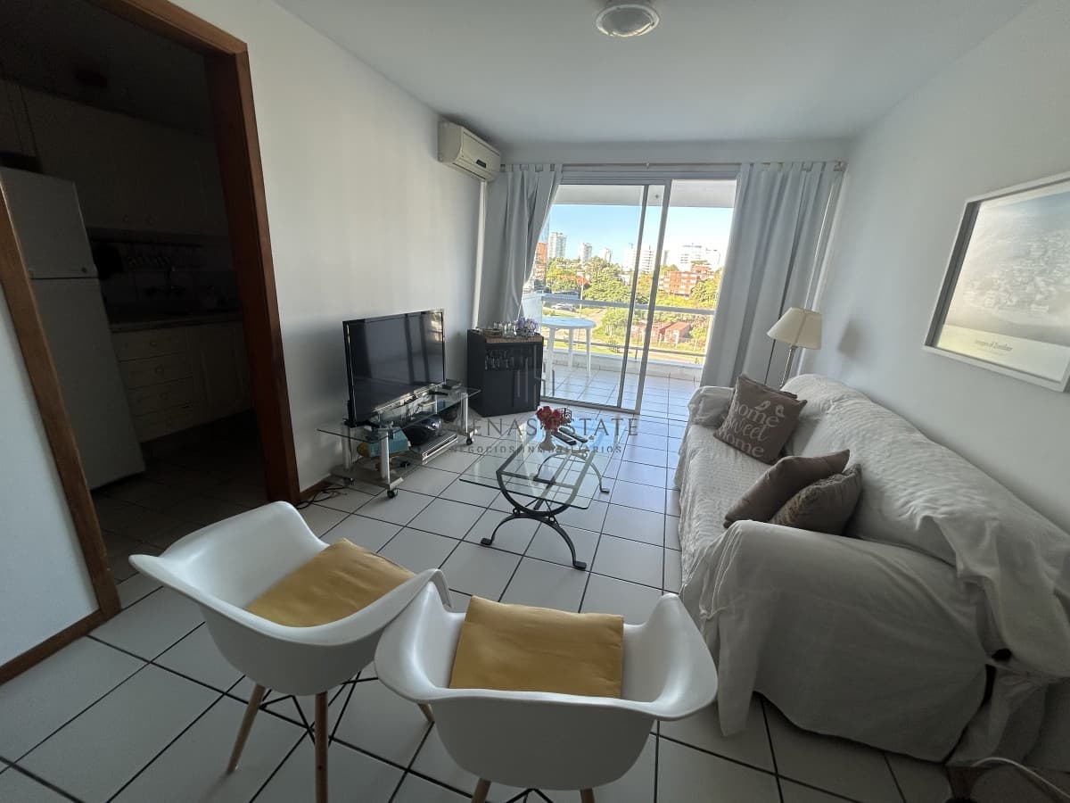 Apartamento ID.2492 - Apartamento en venta de 2 dormitorios en zona Mansa, Punta del Este