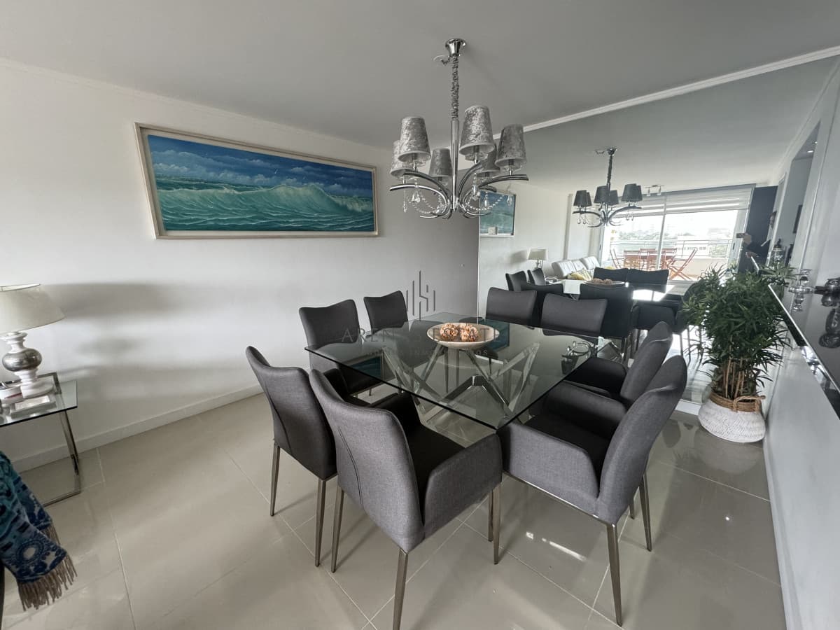 Apartamento ID.3124 - Apartamento de 3 dormitorios en venta en Punta del Este