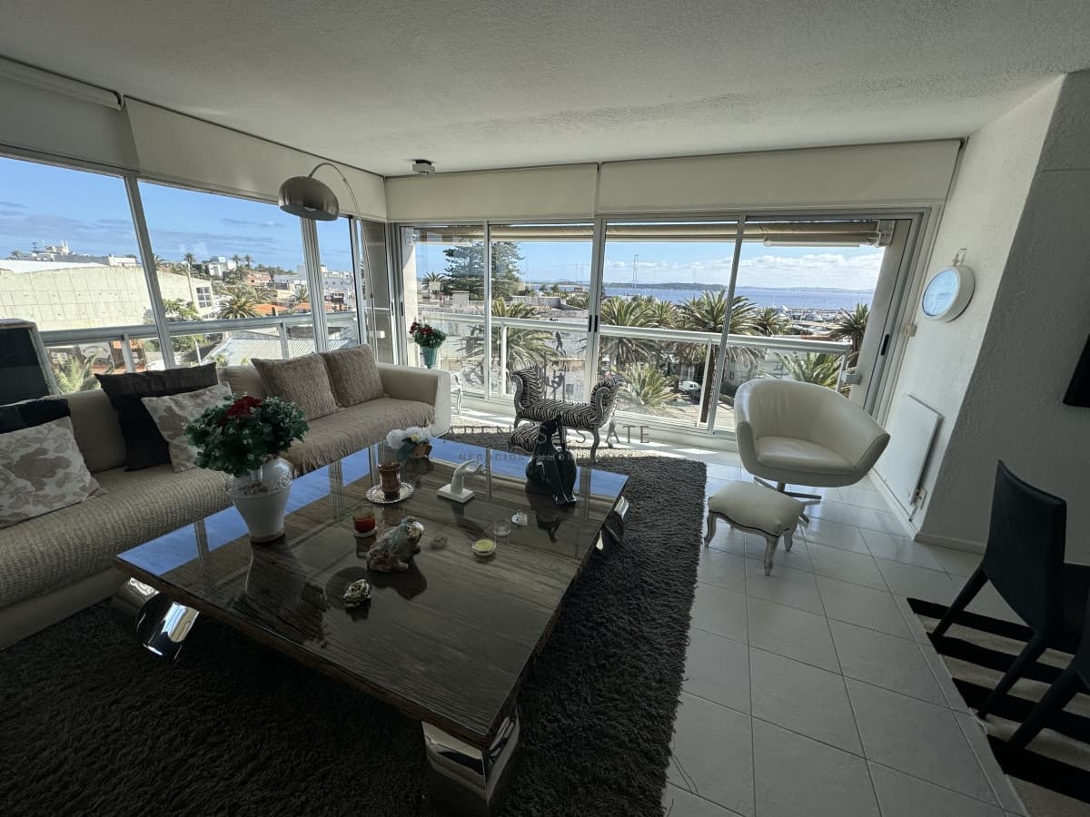 Apartamento ID.2944 - Apartamento de 3 dormitorios en venta en Punta del Este