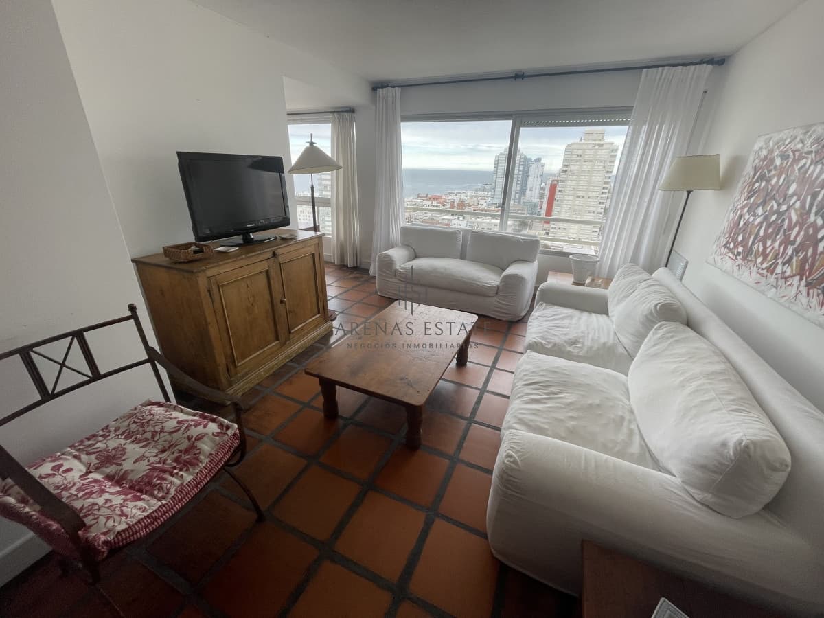 Apartamento ID.1642 - Apartamento en venta  de 3 dormitorios en Punta del Este
