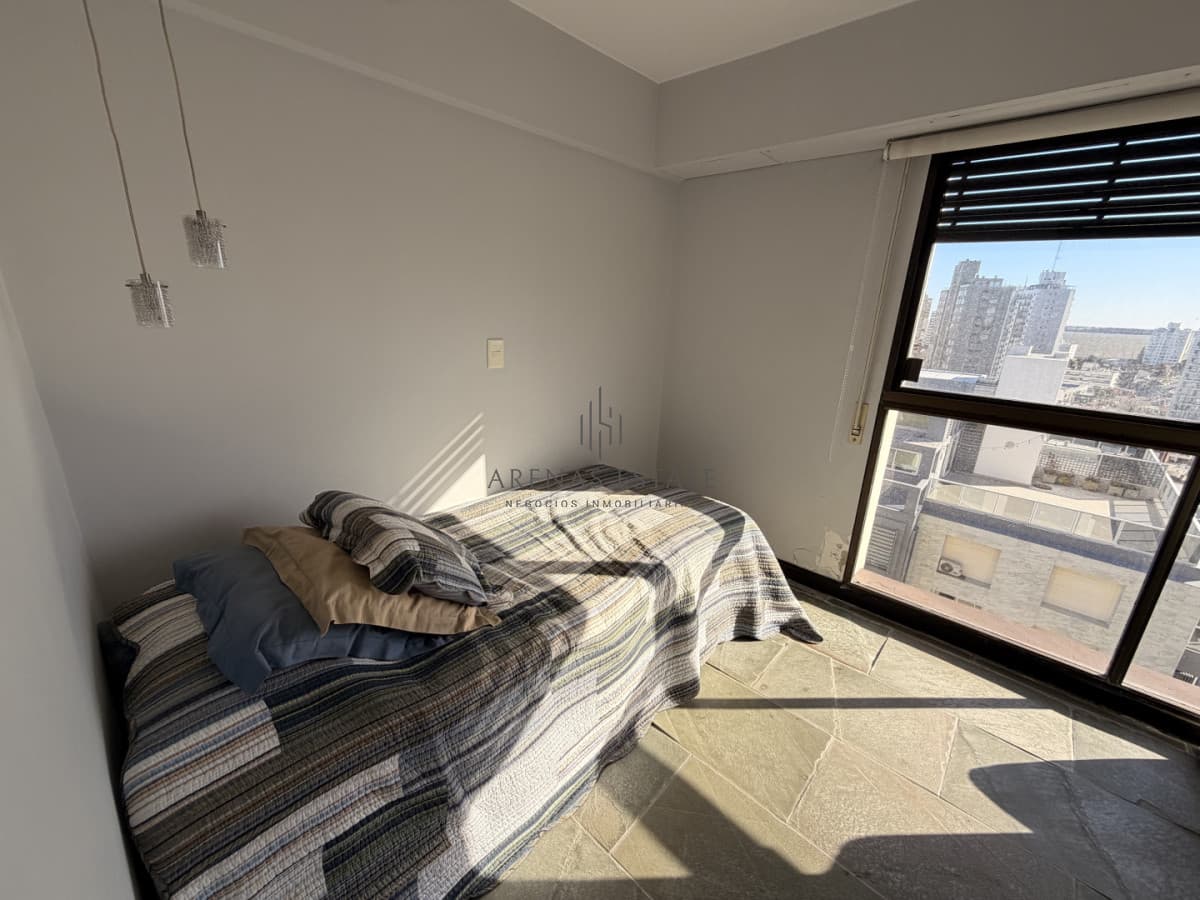 Apartamento de 3 dormitorios en Alquiler en primera linea de Playa Brava