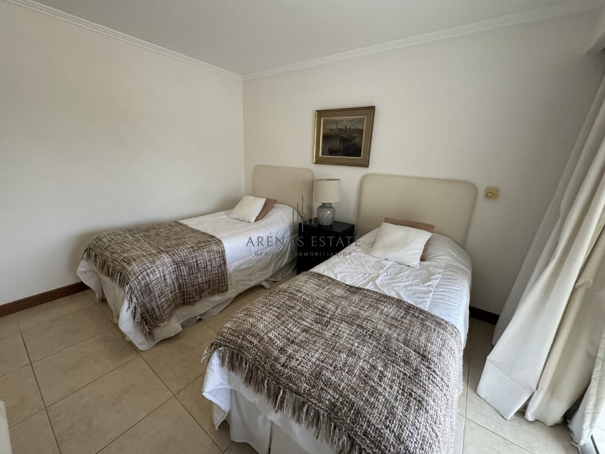 Apartamento de 3 dormitorios en venta en Punta del Este