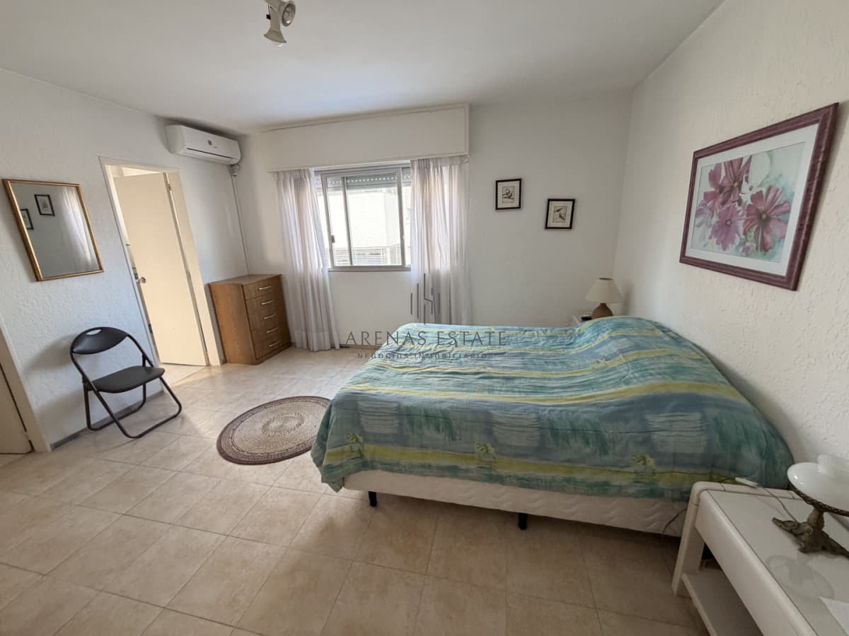 Apartamento ID.4242 - Apartamento de 3 dormitorios mas dependencia en venta en Punta del Este