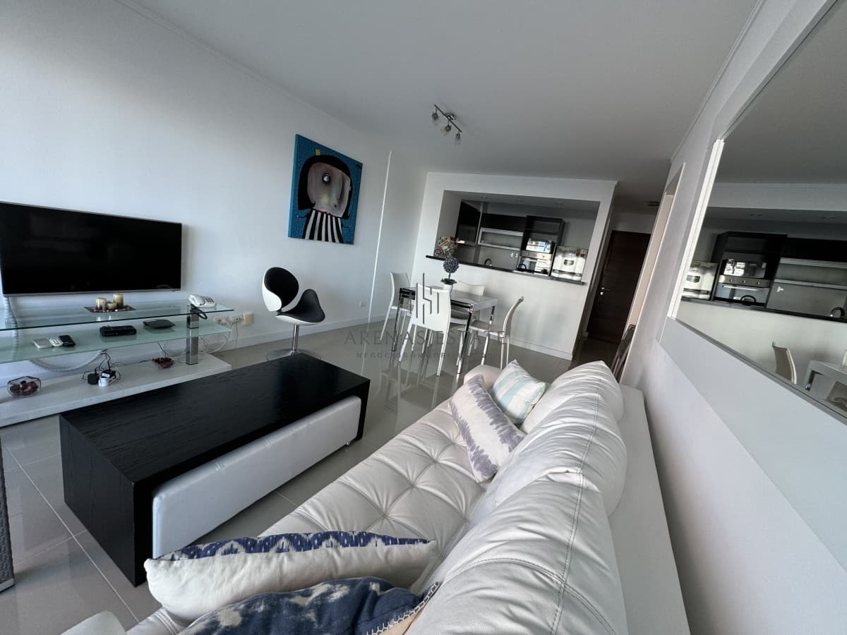 Apartamento ID.3244 - Apartamento de 2 dormitorios en venta en Punta del Este