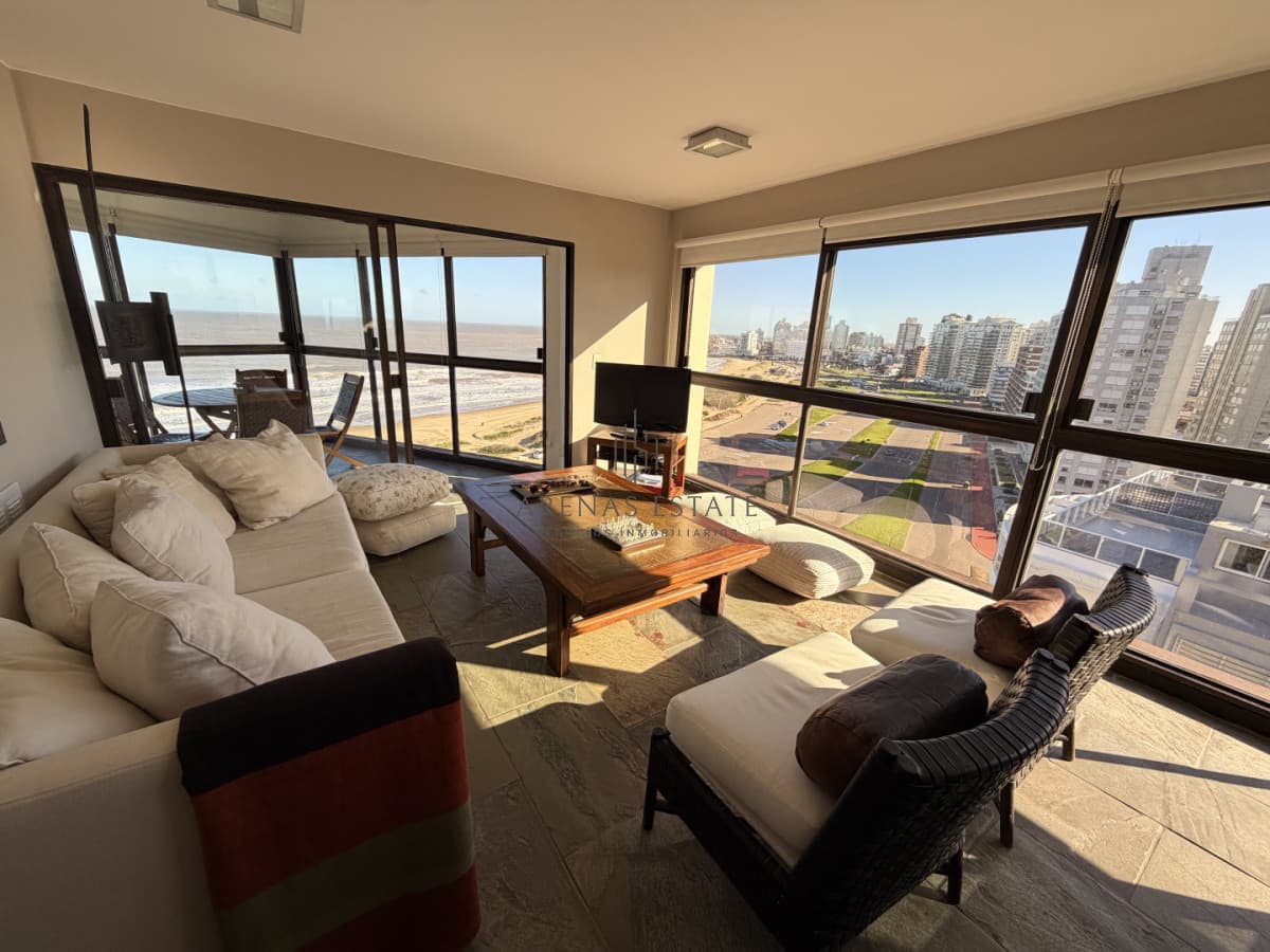 Apartamento de 3 dormitorios en Alquiler en primera linea de Playa Brava