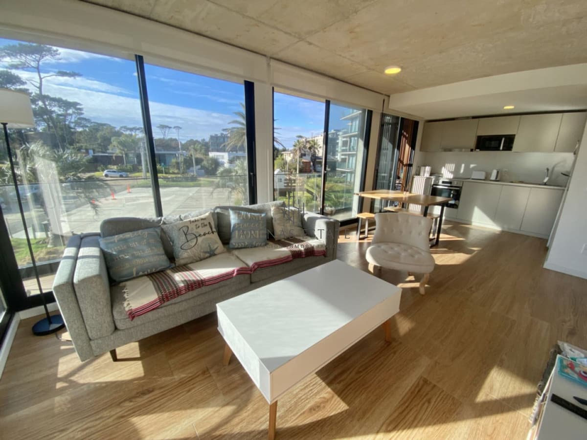 Apartamento ID.4802 - Apartamento de dos dormitorios en venta en Punta del Este , Mansa primera linea