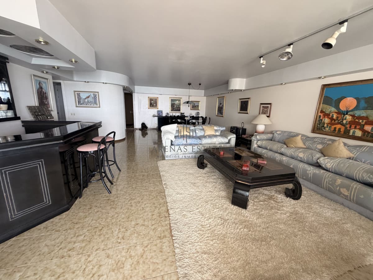 Apartamento ID.4137 - Apartamento en venta en primera linea de la Brava , 3 dormitorios y dependencia