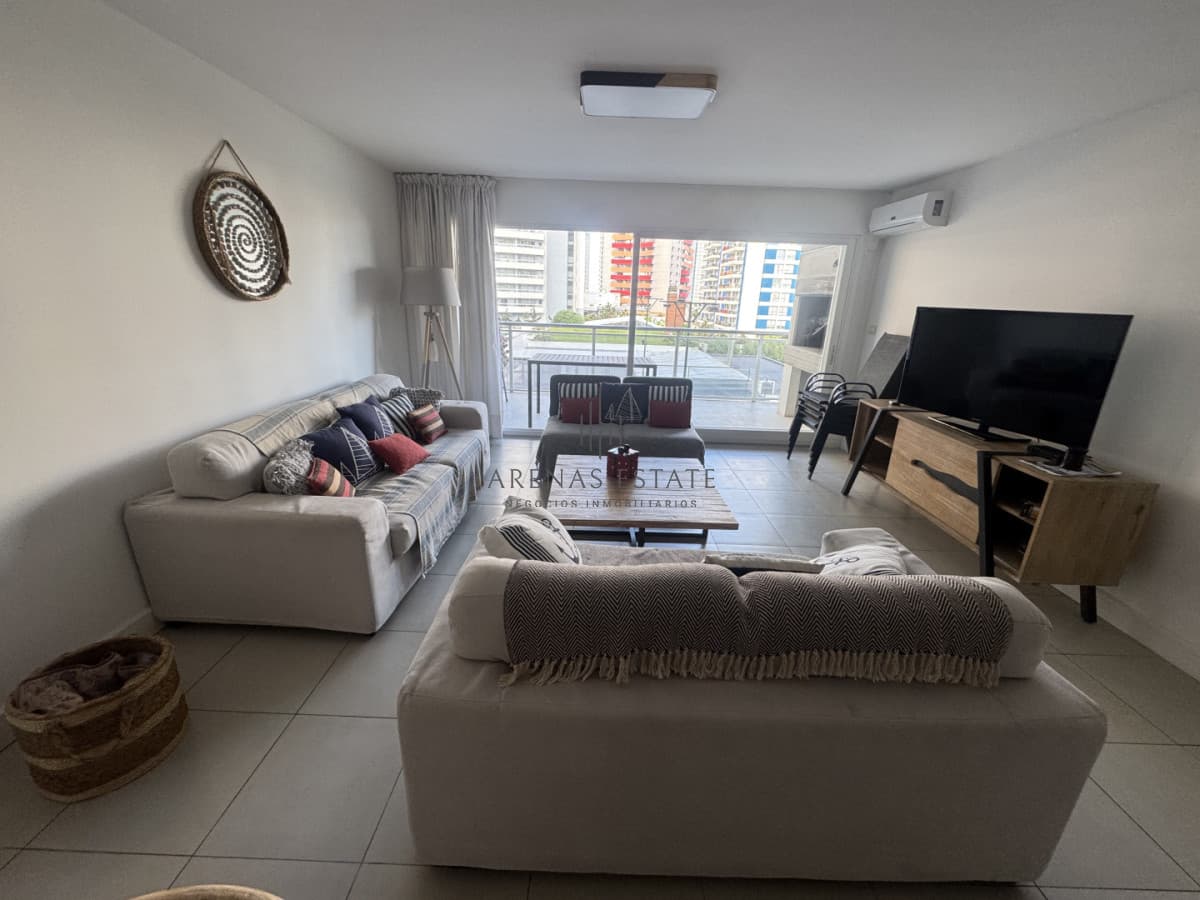 Apartamento ID.4089 - Apartamento de 3 dormitorios en venta en Punta del Este