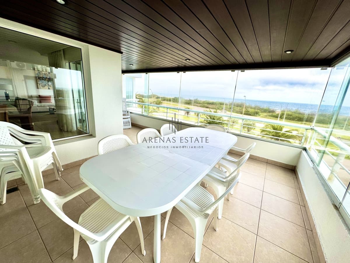 Apartamento de 3 dormitorios en venta en Punta del Este
