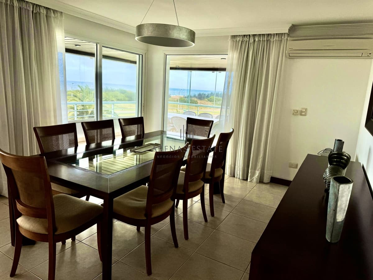 Apartamento de 3 dormitorios en venta en Punta del Este