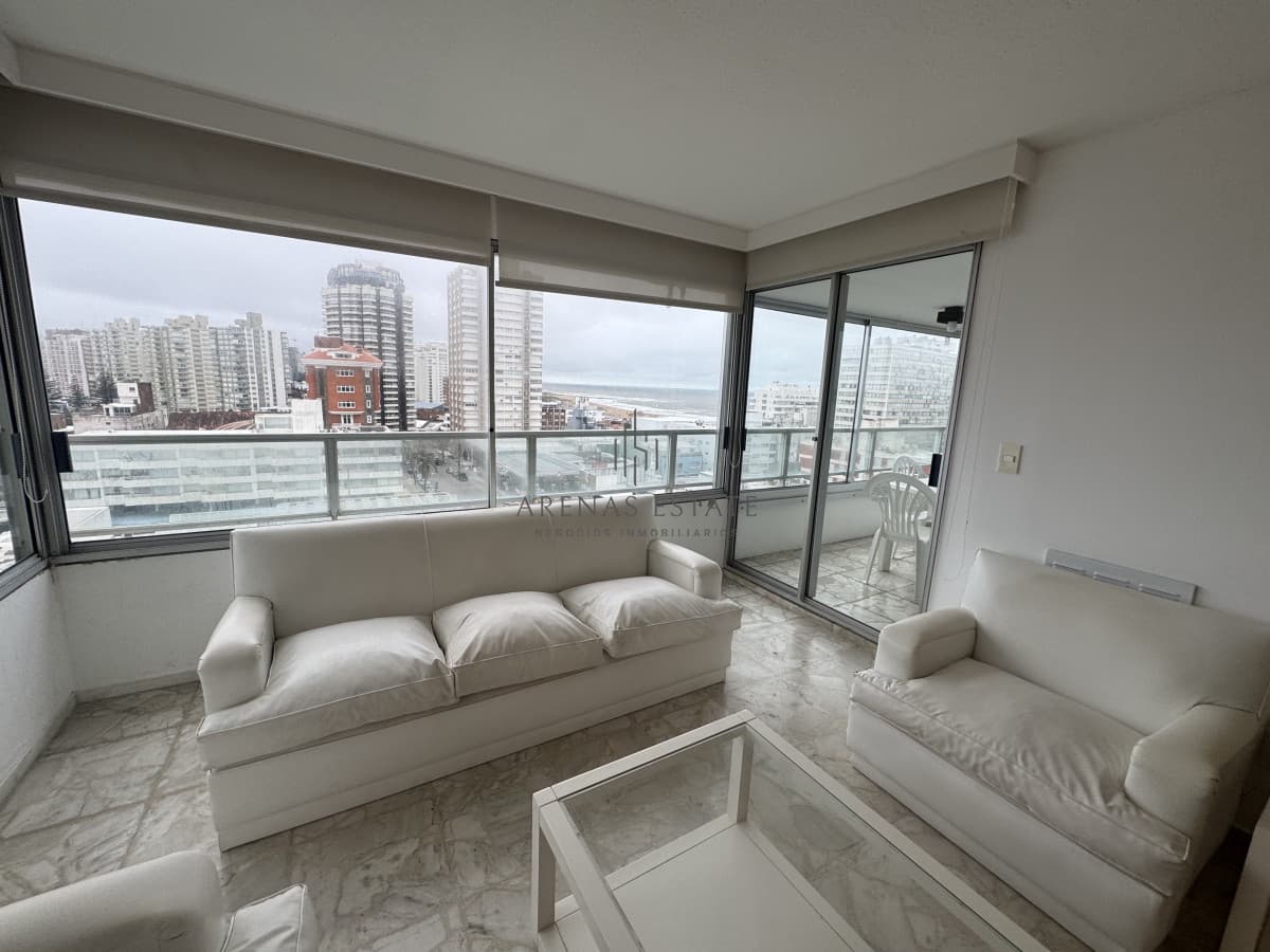 Apartamento ID.3926 - Apartamento de 2 dormitorios más dependencia  en venta en Punta del Este