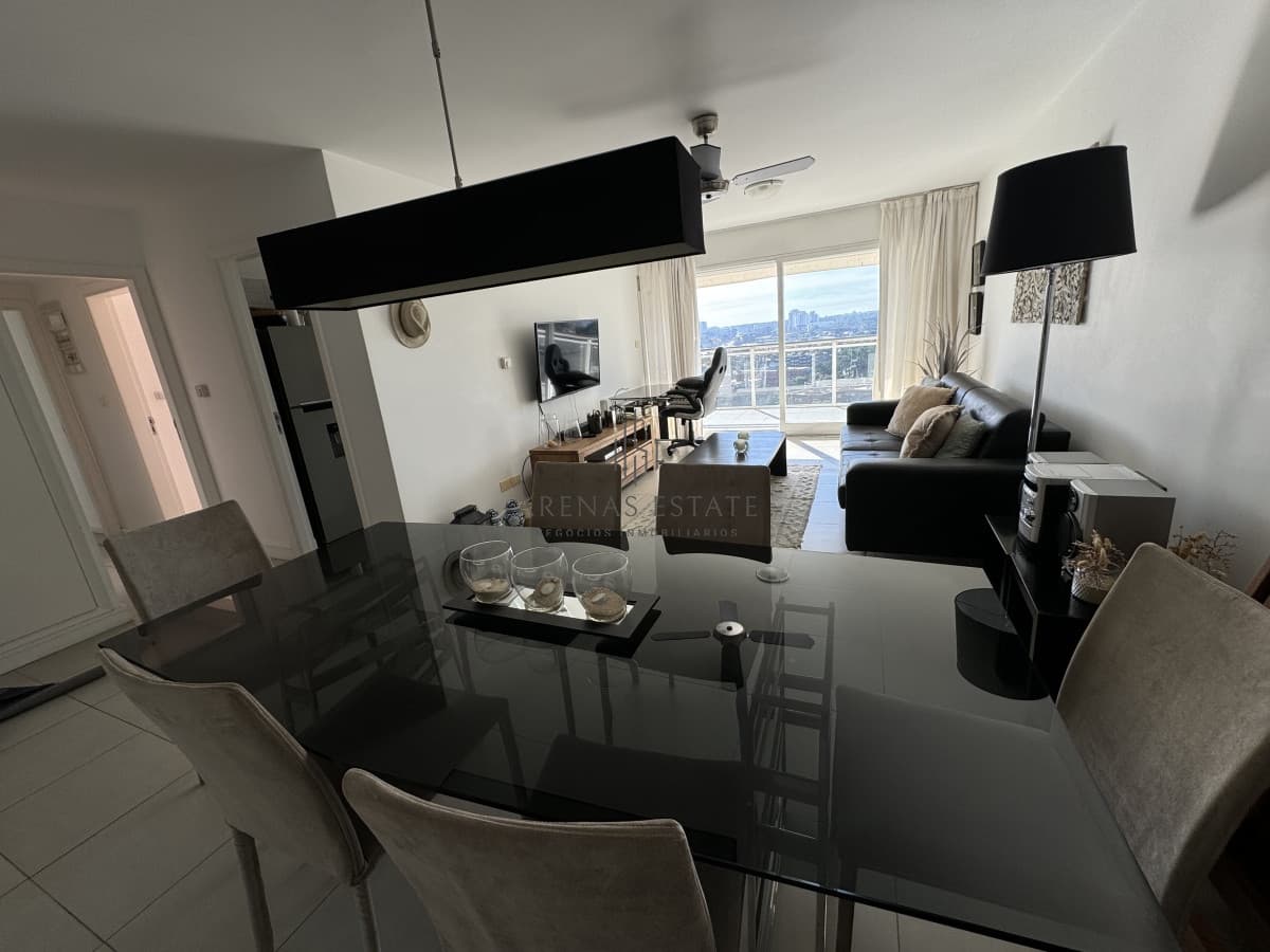Apartamento ID.2830 - Apartamento en venta de 2 dormitorios con parillero  en Punta del Este