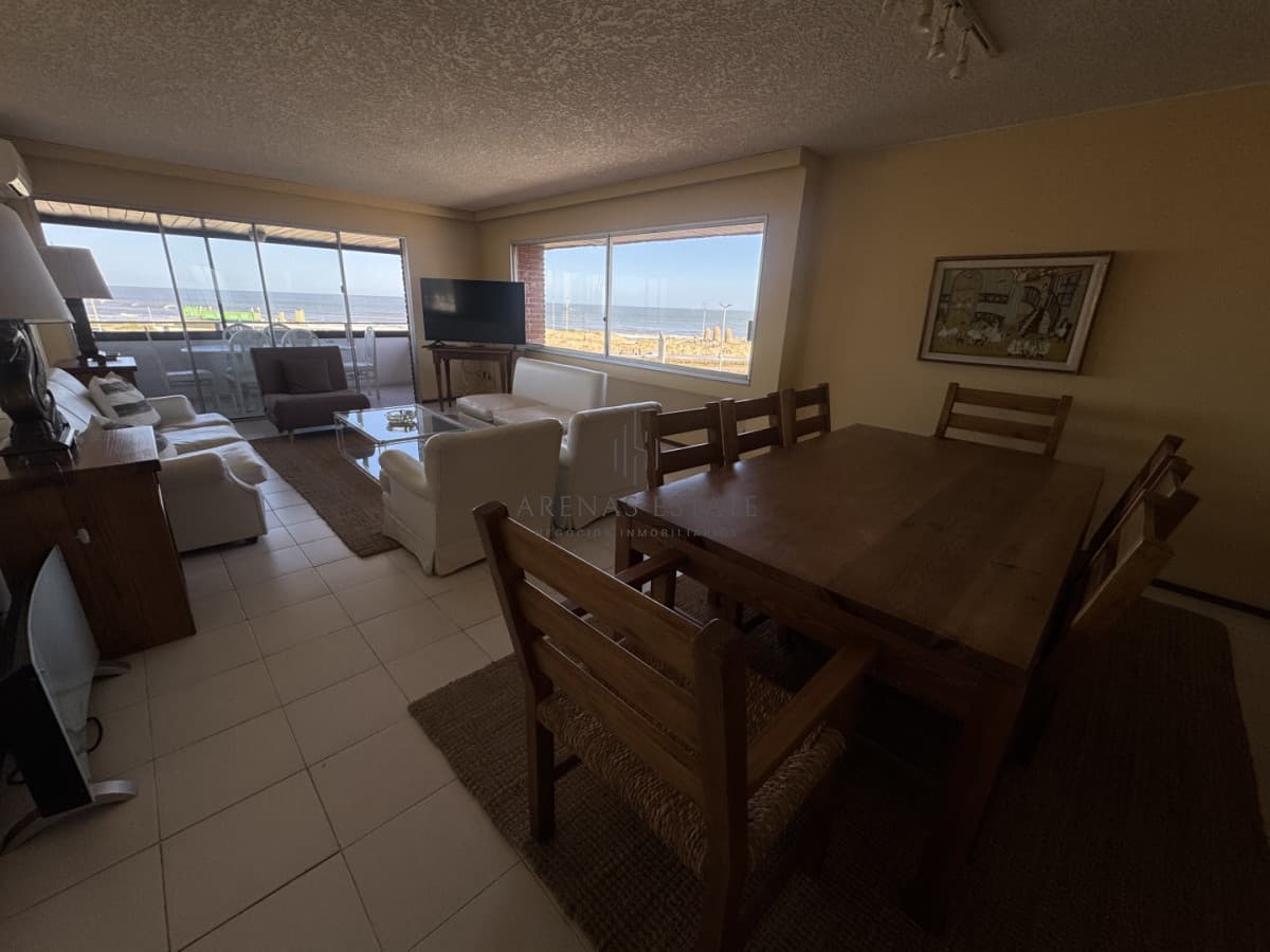 Apartamento ID.4122 - Apartamento en venta en primera linea de playa Brava Punta del Este