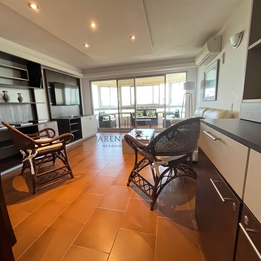 Apartamento en venta de 3 dormitorios mas dependencia