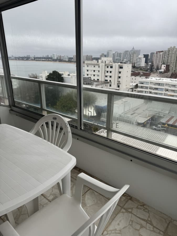 Apartamento ID.3926 - Apartamento de 2 dormitorios más dependencia  en venta en Punta del Este
