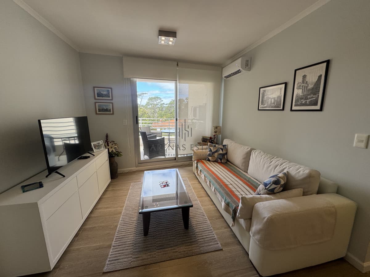 Apartamento en alquiler temporal en Punta del Este , excelente ubicación sobre chiverta
