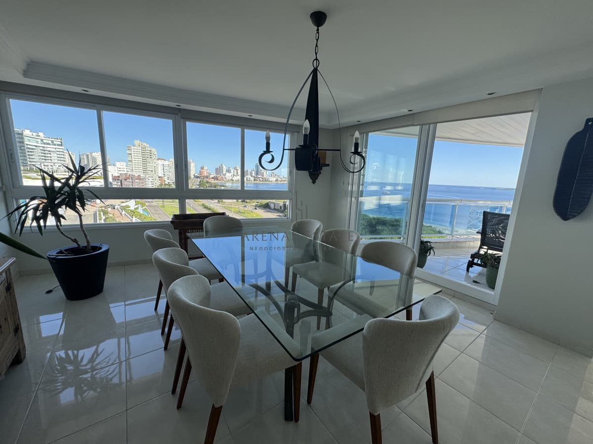 Apartamento ID.3683 - Apartamento de 3 dormitorios en venta en Punta del Este en primera linea de la Mansa