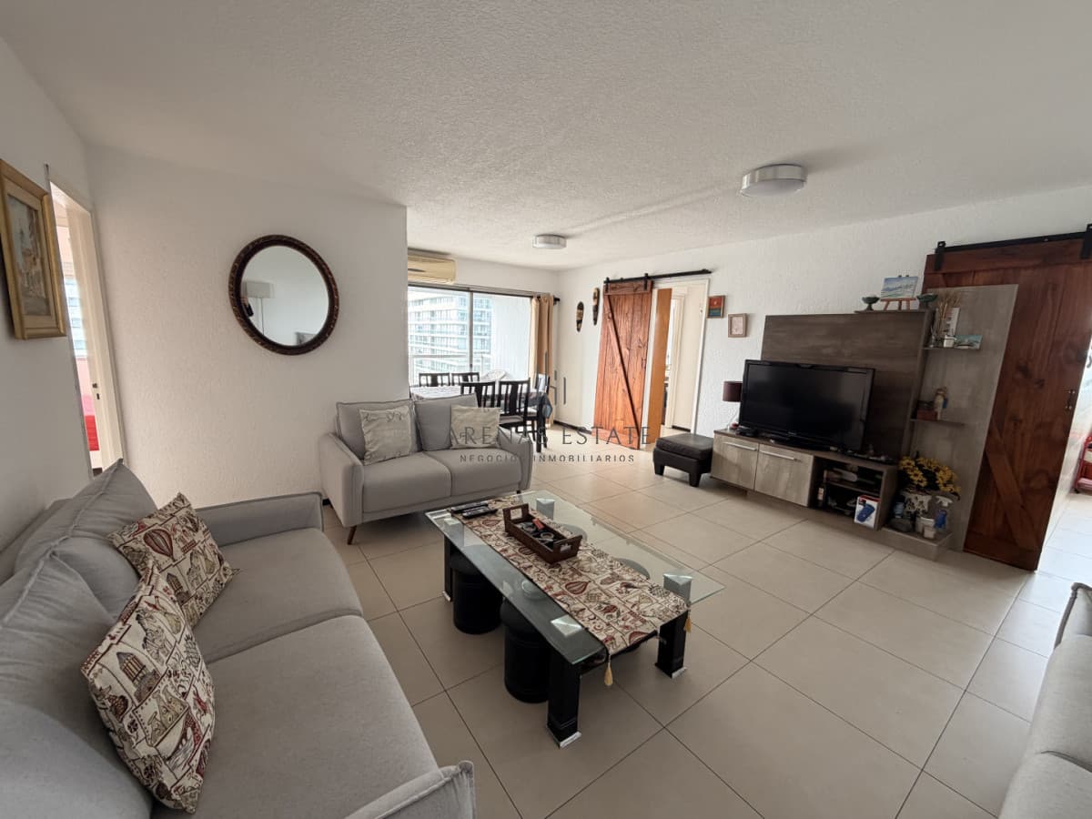 Apartamento ID.4634 - Apartamento en venta de 3 dormitorios en Punta del Este