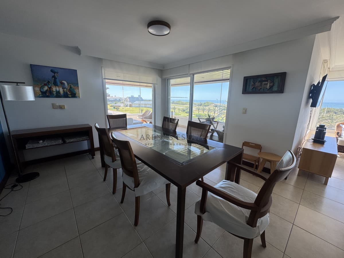 Apartamento ID.4047 - Apartamento de 4 dormitorios en venta, primera linea de playa Brava