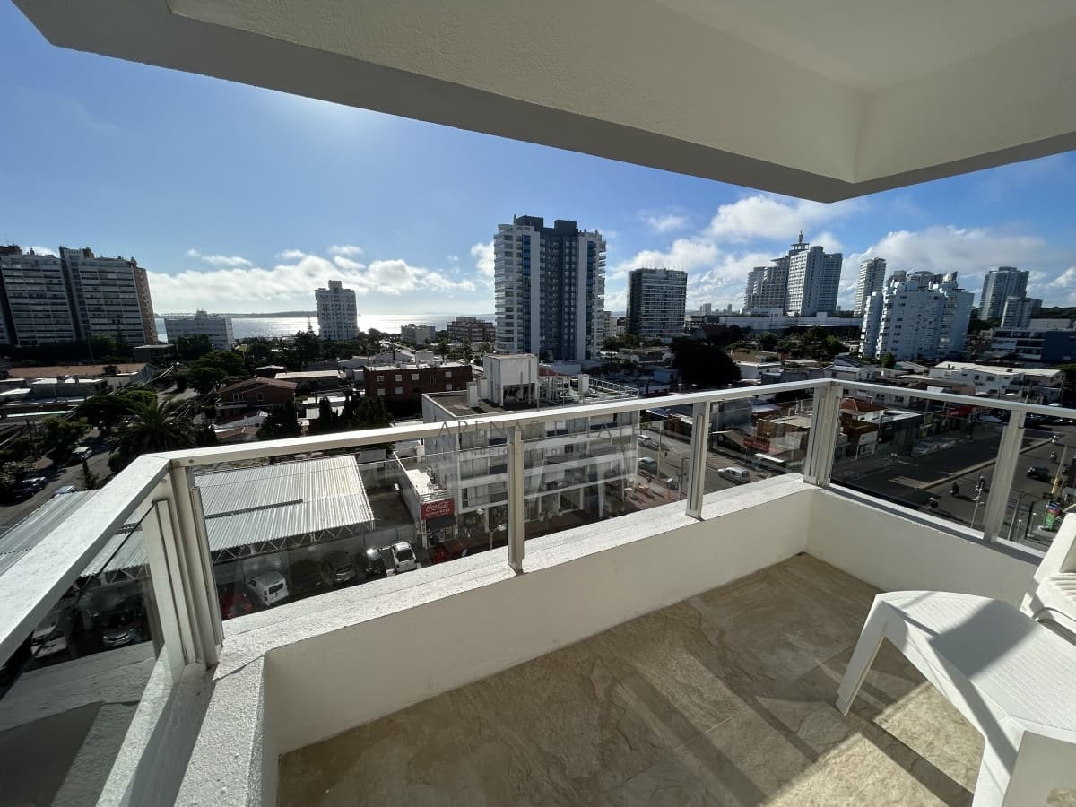 Apartamento ID.2343 - Apartamento en venta de 3 dormitorios en Aidy Grill , Punta del Este