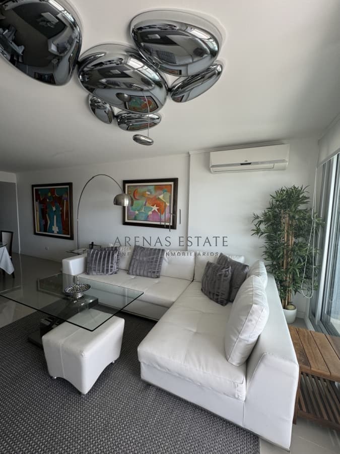 Apartamento de 3 dormitorios en venta en Punta del Este
