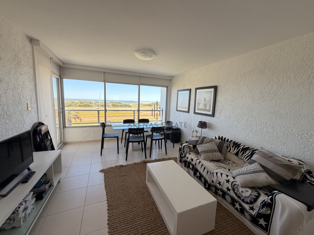 Apartamento ID.4480 - Apartamento de dos dormitorios más dependencia en primera linea de la Brava