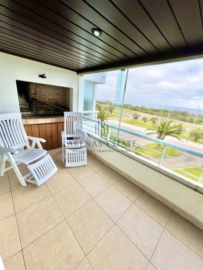 Apartamento de 3 dormitorios en venta en Punta del Este