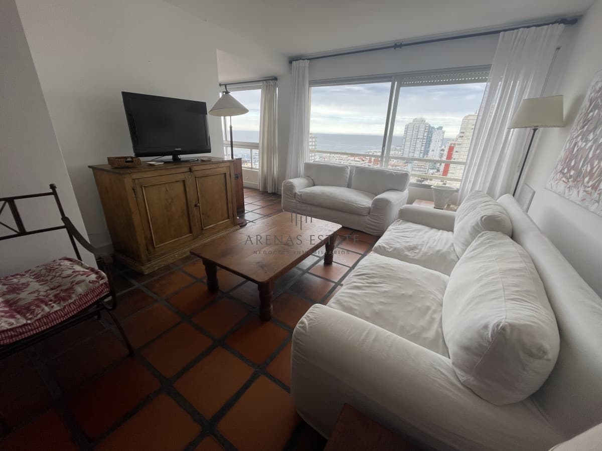 Apartamento ID.1642 - Apartamento en venta  de 3 dormitorios en Punta del Este