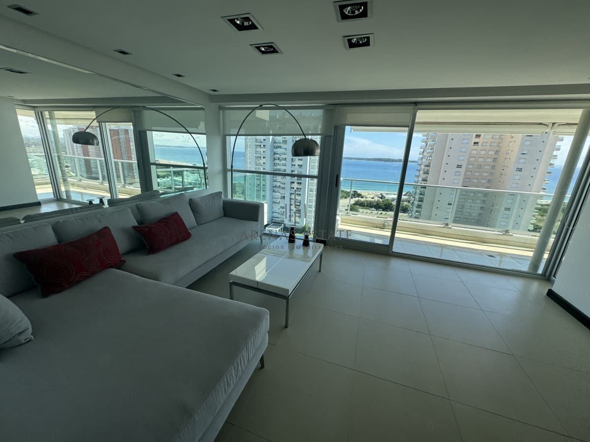 Apartamento ID.3597 - Apartamento de 3 dormitorios en venta en Punta del Este