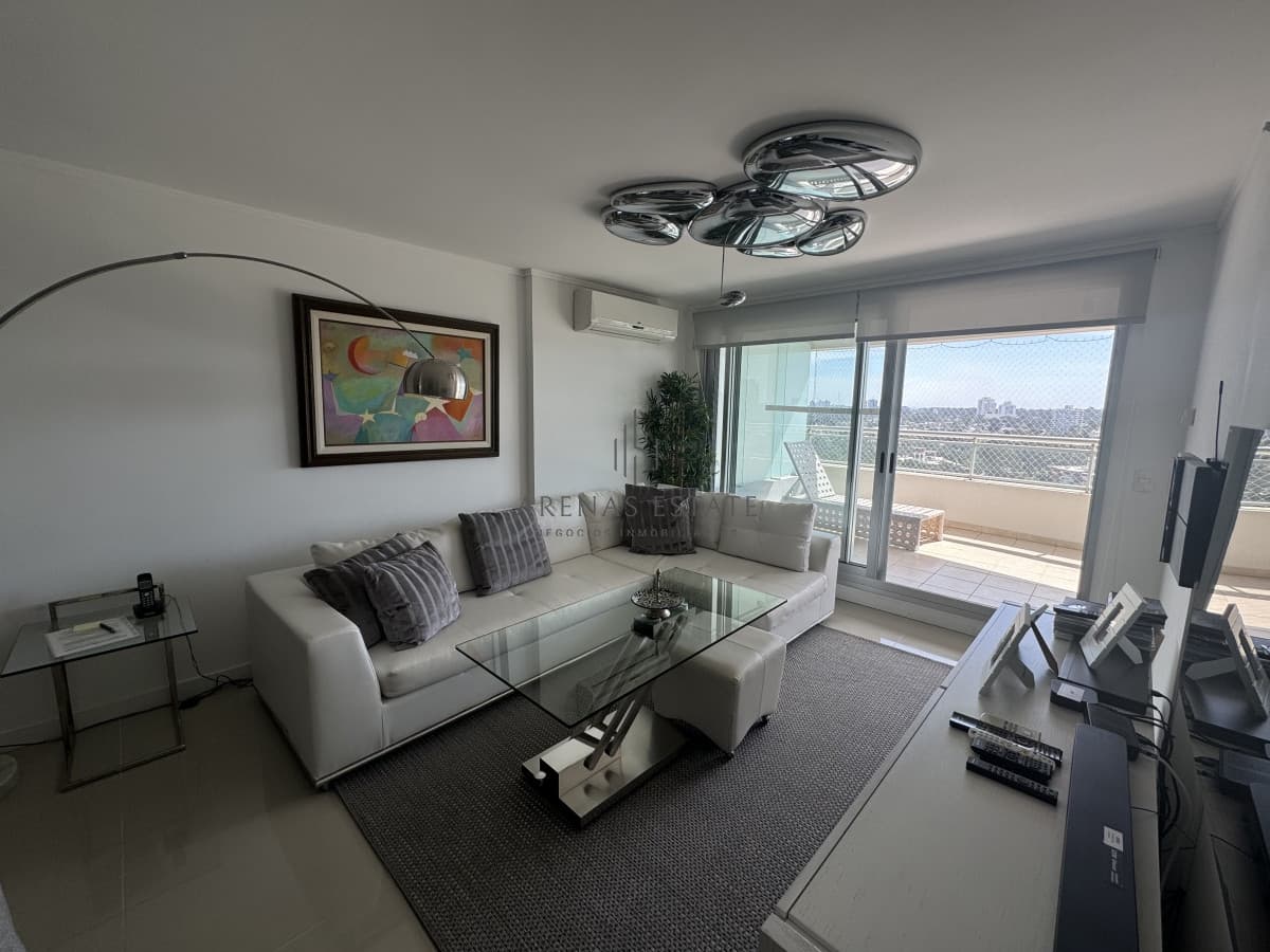 Apartamento de 3 dormitorios en venta en Punta del Este