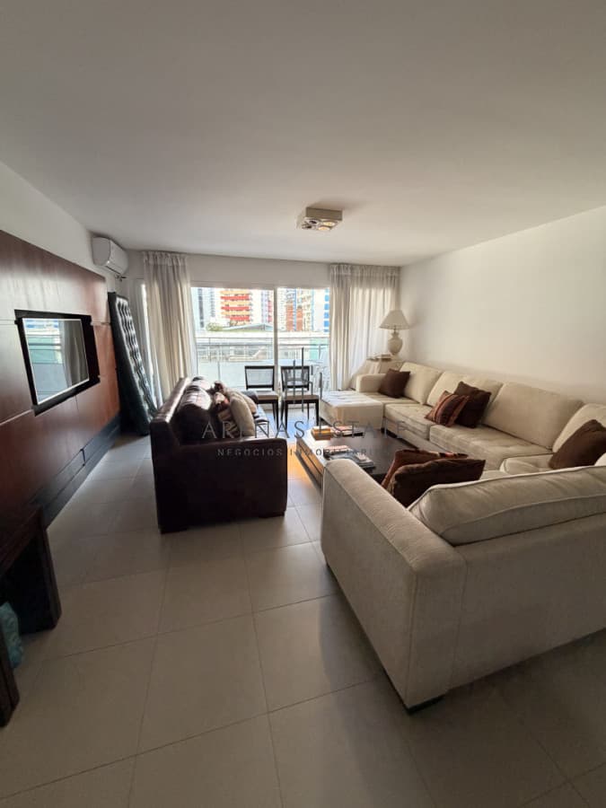Apartamento ID.4577 - Apartamento de 3 dormitorios en venta en Punta del Este
